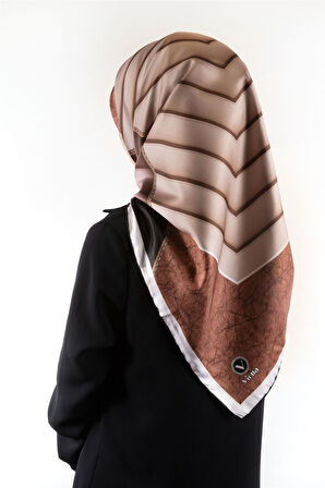 Twill Zigzag Desenli Bakır Renkli 90x90 Eşarp (İpek İçermez) Kenar Dikiş Şekli El Dikişli