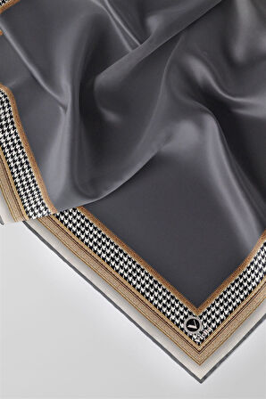 Twill Kazayak Bordür Desenli Füme Renkli 90x90 Eşarp (İpek İçermez) Kenar Dikiş Şekli El Dikişli