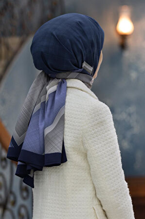 LÜKS MEDİNE İPEĞİ DOKULU KARO DESENLİ LACİVERT - İNDİGO RENKLİ 75X195 KIRIŞMAZ ŞAL MOSS KREP DİKİŞ TİPİ İTALYAN DİKİŞLİ