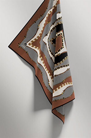 Twill Bordürlü ve Zincir Desenli Bakır Renkli 90x90 Eşarp (İpek İçermez) Kenar Dikiş Şekli El Dikişli