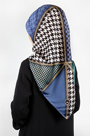 Twil Geometrik Ve Kazayak Desenli İndigo - Petrol Yeşili Renkli 90x90 Eşarp (İpek İçermez) Dikim Şekli : El Dikişi