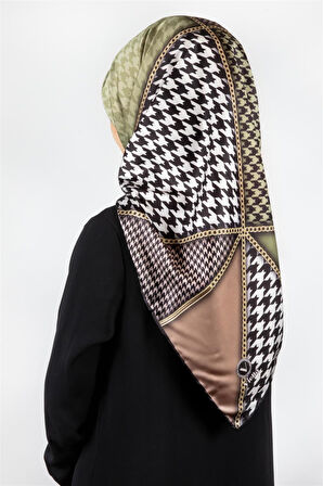 Twil Geometrik Ve Kazayak Desenli Haki Renkli 90x90 Eşarp (İpek İçermez) Dikim Şekli : El Dikişi