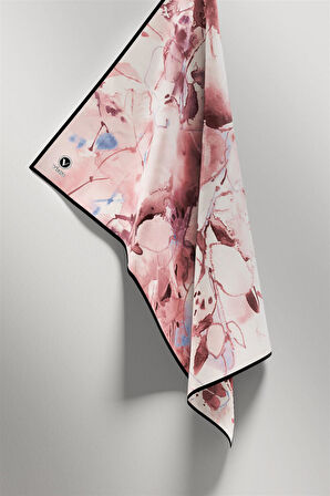 Twill Batik Çiçek Desenli Pudra Renkli 90x90 Eşarp (İpek İçermez) Kenar Dikiş Şekli El Dikişli