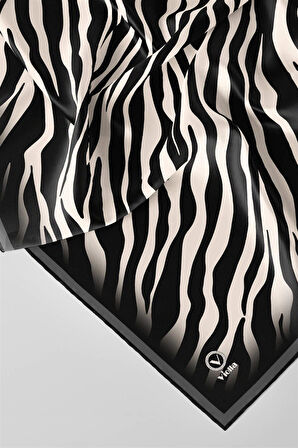 Twill Zebra Desenli Krem - Gri Renkli 90x90 Eşarp (İpek İçermez) Dikim Şekli : El Dikişi