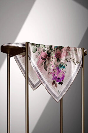 %100 Twill İpek Bahar Çiçekleri Desenli Fuşya - Petrol Mavisi Renkli 90x90 Eşarp Dikim Şekli : El Dikişi