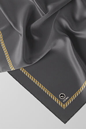 Twill Kenar Motifi Zincir Desenli Füme Renkli 90x90 Dikim Şekli : El Dikişi Eşarp (İpek İçermez)