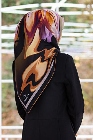 %100 Twill İpek Batik Desenli Pudra - Bakır Renkli 90x90 Eşarp Dikim Şekli : El Dikişi