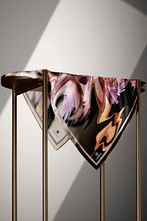 %100 Twill İpek Batik Desenli Pudra - Bakır Renkli 90x90 Eşarp Dikim Şekli : El Dikişi