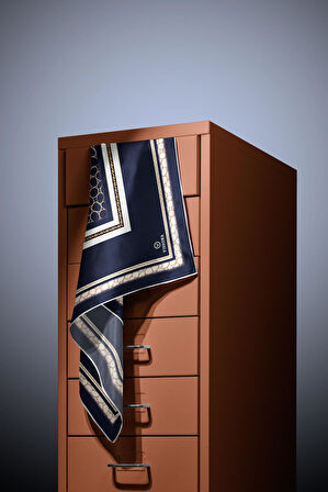 %100 Twill İpek Gold Halka Desenli Lacivert - Krem Renkli 90x90 Eşarp Dikim Şekli : El Dikişi