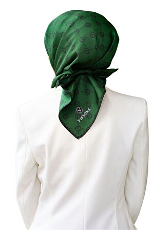 %100 Twill İpek Monogram Desenli Zümrüt Yeşili Renkli 90x90 Eşarp Dikim Şekli : El Dikişi