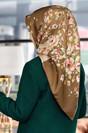 %100 Twill İpek Geometrik Ve Çiçek Desenli Kahverengi Renkli 90x90 Eşarp Dikim Şekli : El Dikişi