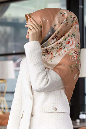 %100 Twill İpek Geometrik Ve Çiçek Desenli Pudra Renkli 90x90 Eşarp Dikim Şekli : El Dikişi