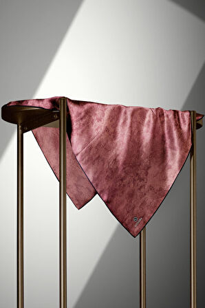 %100 Twill İpek Doku Desenli Gül Kurusu Renkli 90x90 Eşarp Dikim Şekli : El Dikişi