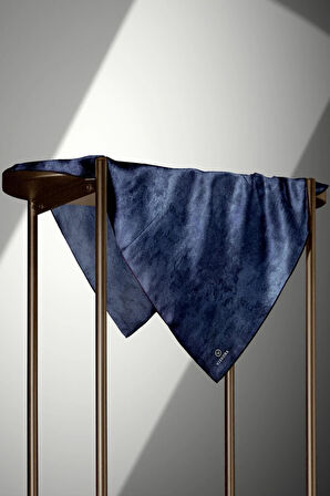 %100 Twill İpek Doku Desenli İndigo Renkli 90x90 Eşarp Dikim Şekli : El Dikişi