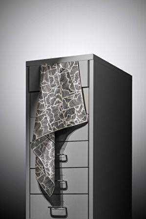 %100 Twill İpek Geometrik Desenli Siyah - Krem Renkli 90x90 Eşarp Dikim Şekli : El Dikişi