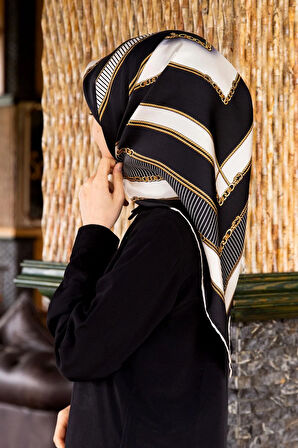 %100 Twill İpek Zincir Detaylı Geometrik Desenli Siyah - Krem Renkli 90x90 Eşarp Dikim Şekli : El Dikişi