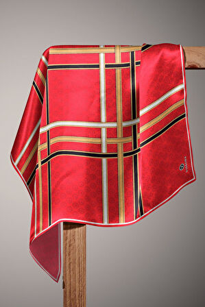 %100 Twill İpek Gold Şeritli Monogram Desenli Kırmızı - Gold Renkli 90x90 Eşarp Dikim Şekli : El Dikişi