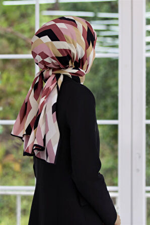 LÜKS MEDİNE İPEĞİ GEOMETRİK DESENLİ PUDRA RENKLİ 75X195 KIRIŞMAZ ŞAL MOSS KREP DİKİŞ TİPİ İTALYAN DİKİŞLİ