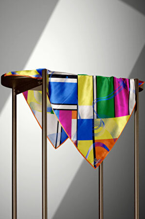 %100 Twill İpek Geometrik Desenli Turuncu - Saks Renkli 90x90 Eşarp Dikim Şekli : El Dikişi