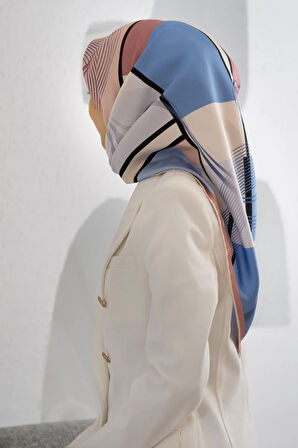 %100 Twill İpek Geometrik Desenli Pudra - Bebe Mavisi Renkli 90x90 Eşarp Dikim Şekli : El Dikişi