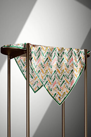 %100 Twill İpek Geometrik Desenli Benetton Yeşili - Sarı Renkli 90x90 Eşarp Dikim Şekli : El Dikişi