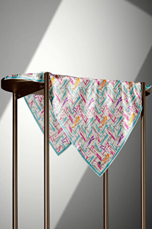 %100 Twill İpek Geometrik Desenli Turkuaz - Pembe Renkli 90x90 Eşarp Dikim Şekli : El Dikişi