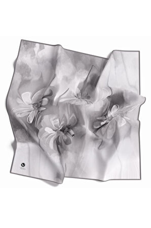 Twill Batik Çiçek Desenli Gümüş Renkli 90x90 Eşarp (İpek İçermez) Kenar Dikiş Şekli El Dikişli
