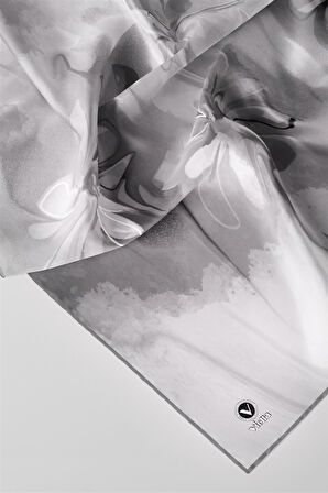 Twill Batik Çiçek Desenli Gümüş Renkli 90x90 Eşarp (İpek İçermez) Kenar Dikiş Şekli El Dikişli