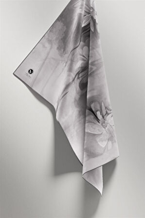 Twill Batik Çiçek Desenli Gümüş Renkli 90x90 Eşarp (İpek İçermez) Kenar Dikiş Şekli El Dikişli