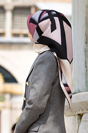 %100 Twill İpek Geometrik Desenli Pudra - Gri Renkli 90x90 Eşarp Dikim Şekli : El Dikişi