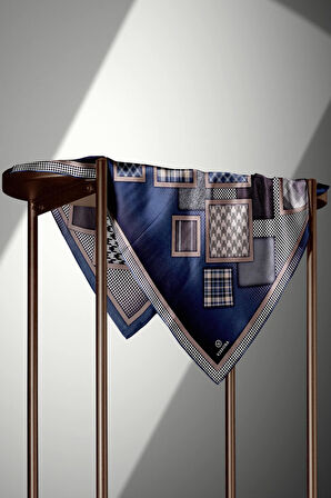 %100 Twill İpek Kazakayaklı Ve Ekose Desenli İndigo - Krem Renkli 90x90 Eşarp Dikim Şekli : El Dikişi