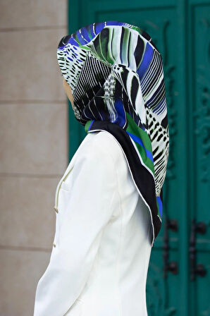 %100 Twill İpek Geometrik Desenli Zümrüt Yeşili - Saks Renkli 90x90 Eşarp Dikim Şekli : El Dikişi