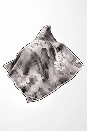 Twill Batik Desenli Füme Renkli 90x90 Eşarp (İpek İçermez) Dikim Şekli : El Dikişi