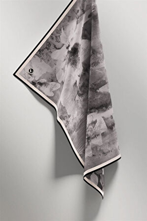 Twill Batik Desenli Füme Renkli 90x90 Eşarp (İpek İçermez) Dikim Şekli : El Dikişi