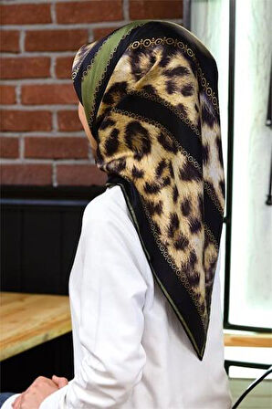 Vissona Tivil İpek Eşarp 17065 - 13 - 0037 - 0001 Yeşil Leopar Desen