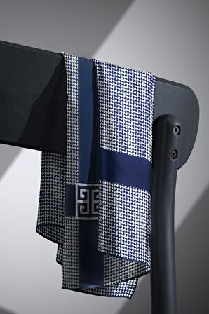 %100 Twill İpek Kazayağı Desenli Lacivert - Krem Renkli 90x90 Eşarp Dikim Şekli : El Dikişi
