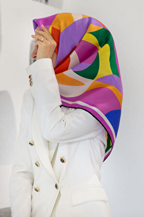 %100 Twill İpek Geometrik Desenli Fuşya Renkli 90x90 Eşarp Dikim Şekli : El Dikişi