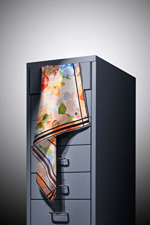 %100 Twill İpek Sulu Boyalı Çiçek Desenli Somon - Kırmızı Renkli 90x90 Eşarp Dikim Şekli : El Dikişi