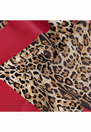 %100 Twill İpek Leopar Desenli Kırmızı Renkli 90x90 Eşarp Dikim Şekli : El Dikişi