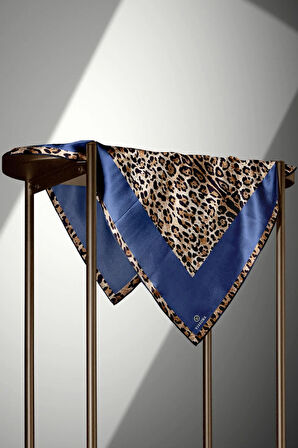 %100 Twill İpek Leopar Desenli İndigo Renkli 90x90 Eşarp Dikim Şekli : El Dikişi