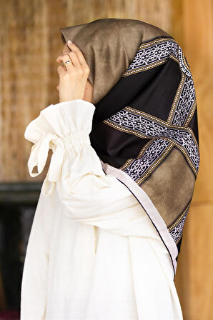 Twill Geometrik Desenli Vizon Renkli 90x90 Eşarp (İpek İçermez) Kenar Dikiş Şekli El Dikişli