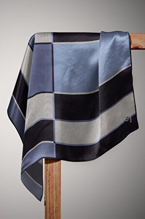 %100 Twill İpek Geometrik Desenli İndigo Renkli 90x90 Eşarp Dikim Şekli : El Dikişi