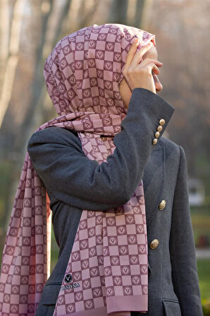 LÜKS MEDİNE İPEĞİ MONOGRAM DESENLİ PUDRA RENKLİ 75X195 KIRIŞMAZ ŞAL MOSS KREP DİKİŞ TİPİ İTALYAN DİKİŞLİ