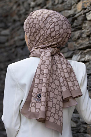 LÜKS MEDİNE İPEĞİ MONOGRAM DESENLİ TAŞ RENKLİ 75X195 KIRIŞMAZ ŞAL MOSS KREP DİKİŞ TİPİ İTALYAN DİKİŞLİ