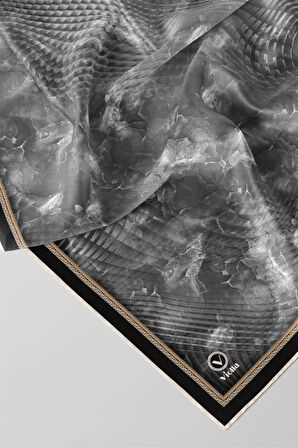 Twill Batik Desenli Siyah Renkli 90x90 Eşarp (İpek İçermez) Kenar Dikiş Şekli El Dikişli