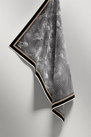 Twill Batik Desenli Siyah Renkli 90x90 Eşarp (İpek İçermez) Kenar Dikiş Şekli El Dikişli