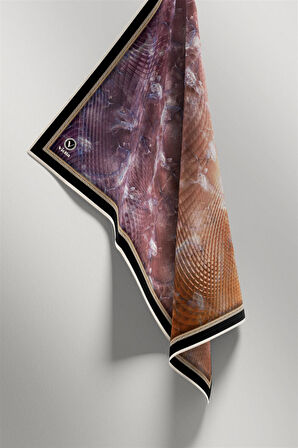 Twill Batik Desenli Pembe Renkli 90x90 Eşarp (İpek İçermez) Kenar Dikiş Şekli El Dikişli