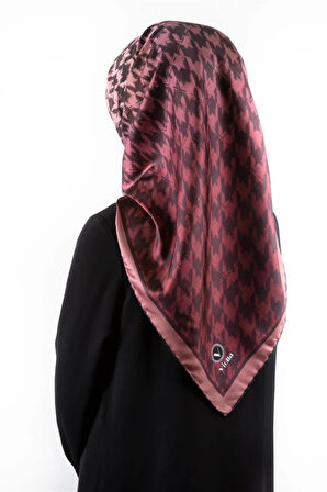 Twill Kazayağı Desenli Pudra Renkli 90x90 Eşarp (İpek İçermez) Kenar Dikiş Şekli El Dikişli