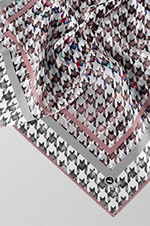 Twill Kazayağı Desenli Pudra Renkli 90x90 Eşarp (İpek İçermez) Kenar Dikiş Şekli El Dikişli