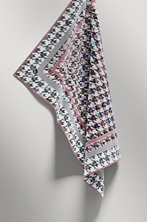 Twill Kazayağı Desenli Pudra Renkli 90x90 Eşarp (İpek İçermez) Kenar Dikiş Şekli El Dikişli